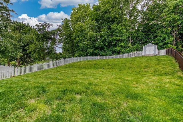 99 Elm St 99, Shrewsbury, MA 01545