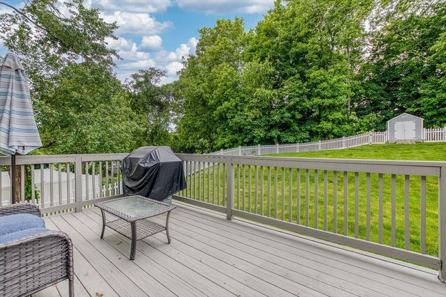99 Elm St 99, Shrewsbury, MA 01545