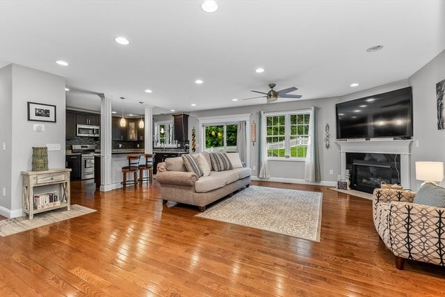 99 Elm St 99, Shrewsbury, MA 01545