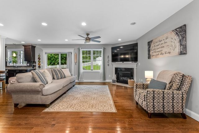 99 Elm St 99, Shrewsbury, MA 01545