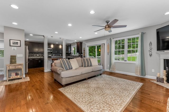 99 Elm St 99, Shrewsbury, MA 01545