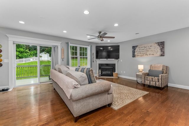99 Elm St 99, Shrewsbury, MA 01545
