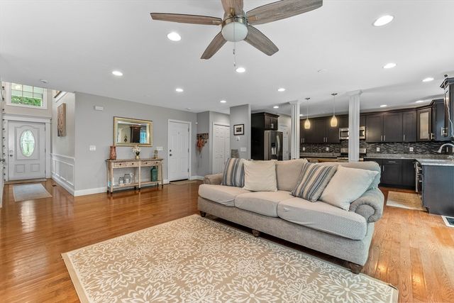 99 Elm St 99, Shrewsbury, MA 01545