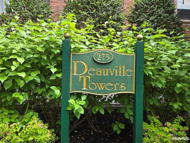 275 Hoym Street 5E, Fort Lee, NJ 07024