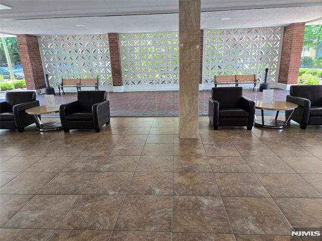 275 Hoym Street 5E, Fort Lee, NJ 07024