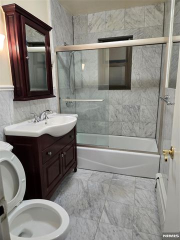 275 Hoym Street 5E, Fort Lee, NJ 07024