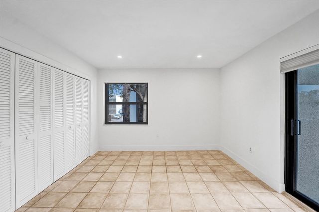 4040 N Hills Drive 24, Hollywood, FL 33021