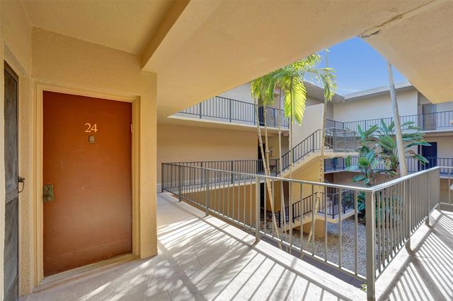 4040 N Hills Drive 24, Hollywood, FL 33021