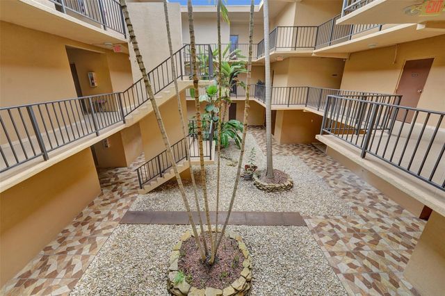 4040 N Hills Drive 24, Hollywood, FL 33021