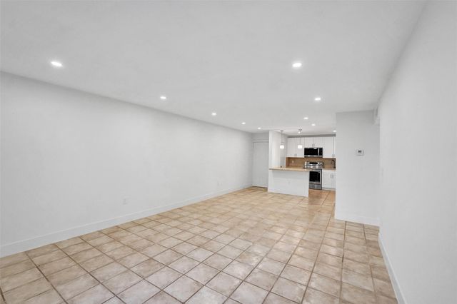 4040 N Hills Drive 24, Hollywood, FL 33021