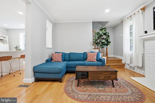 2004 N CLEVELAND ST, Arlington, VA 22201