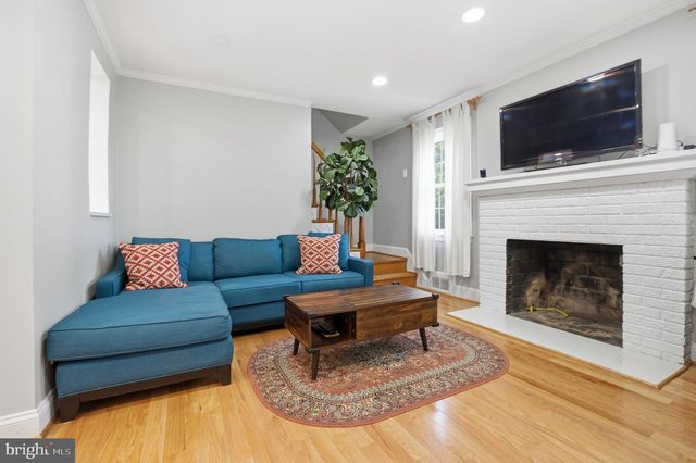 2004 N CLEVELAND ST, Arlington, VA 22201