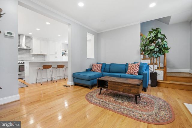 2004 N CLEVELAND ST, Arlington, VA 22201