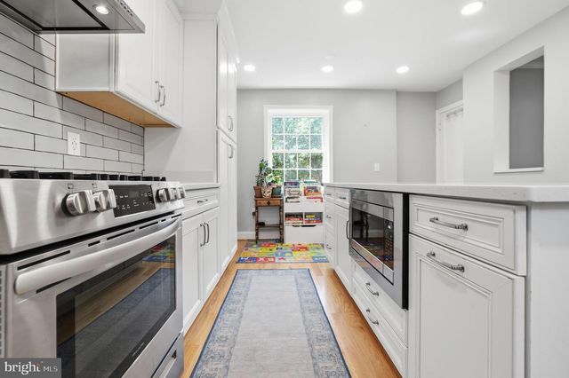 2004 N CLEVELAND ST, Arlington, VA 22201