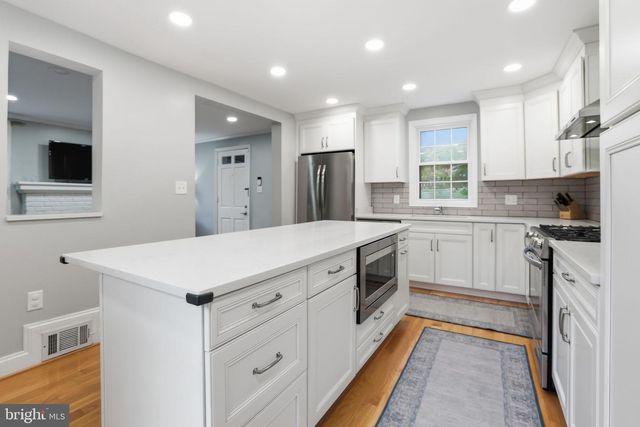 2004 N CLEVELAND ST, Arlington, VA 22201