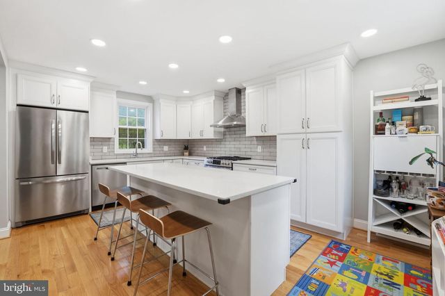2004 N CLEVELAND ST, Arlington, VA 22201