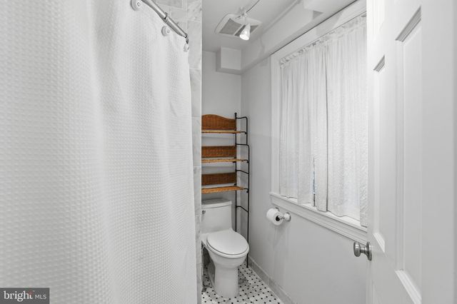 2004 N CLEVELAND ST, Arlington, VA 22201