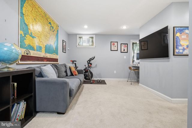 2004 N CLEVELAND ST, Arlington, VA 22201