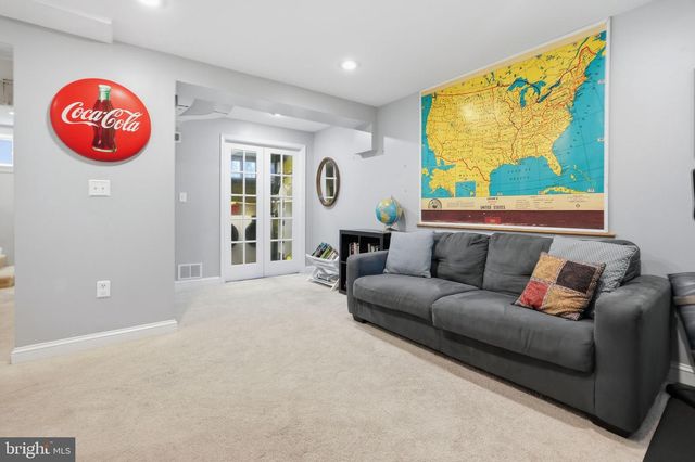 2004 N CLEVELAND ST, Arlington, VA 22201