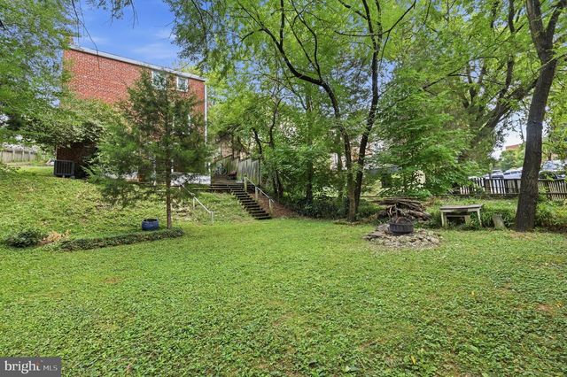 2004 N CLEVELAND ST, Arlington, VA 22201