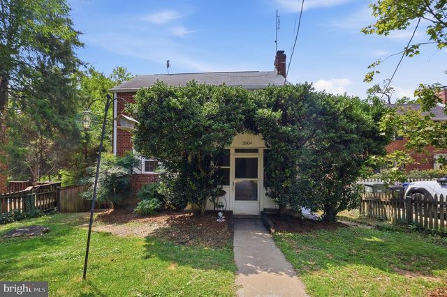 2004 N CLEVELAND ST, Arlington, VA 22201