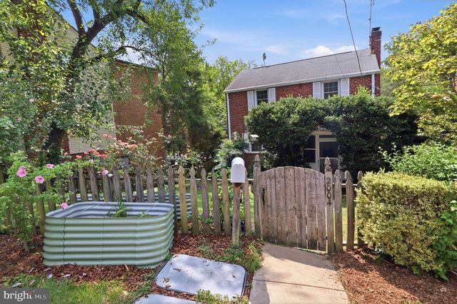 2004 N CLEVELAND ST, Arlington, VA 22201