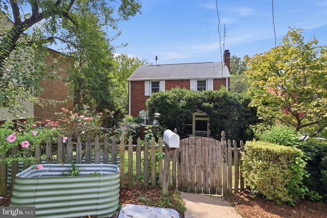 2004 N CLEVELAND ST, Arlington, VA 22201
