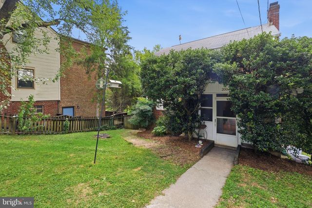 2004 N CLEVELAND ST, Arlington, VA 22201