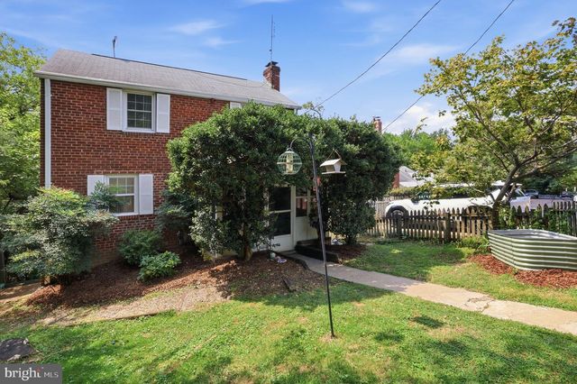 2004 N CLEVELAND ST, Arlington, VA 22201