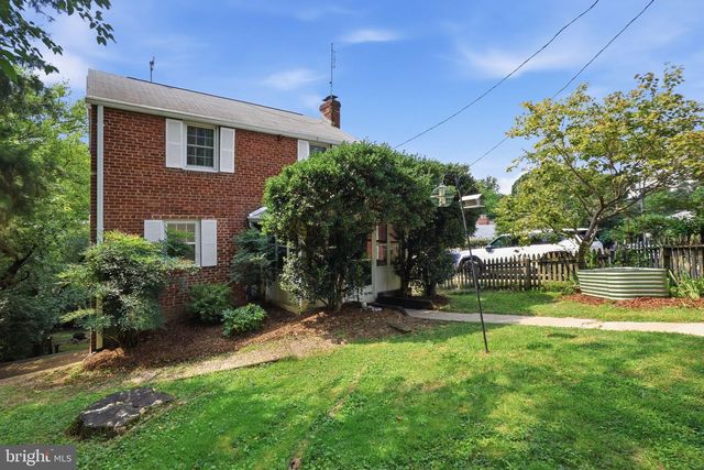 2004 N CLEVELAND ST, Arlington, VA 22201