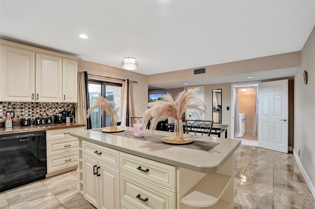 8108 SW 23rd Ct 26B, North Lauderdale, FL 33068