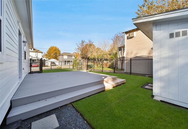 520 W 15th Street, Houston, TX 77008