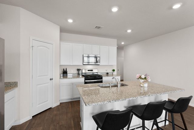 305 Evergreen Sumac LOOP, Kyle, TX 78640