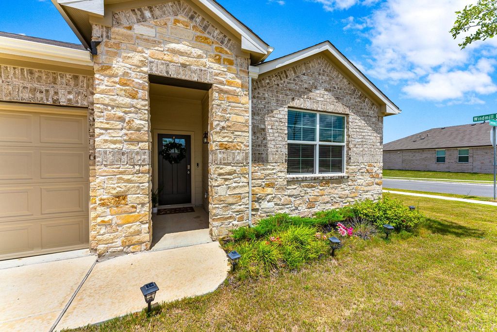 305 Evergreen Sumac LOOP, Kyle, TX 78640