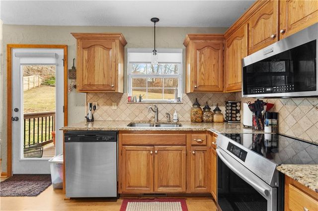 1220 SW Dakota Star Court, Grain Valley, MO 64029