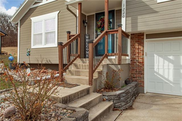 1220 SW Dakota Star Court, Grain Valley, MO 64029