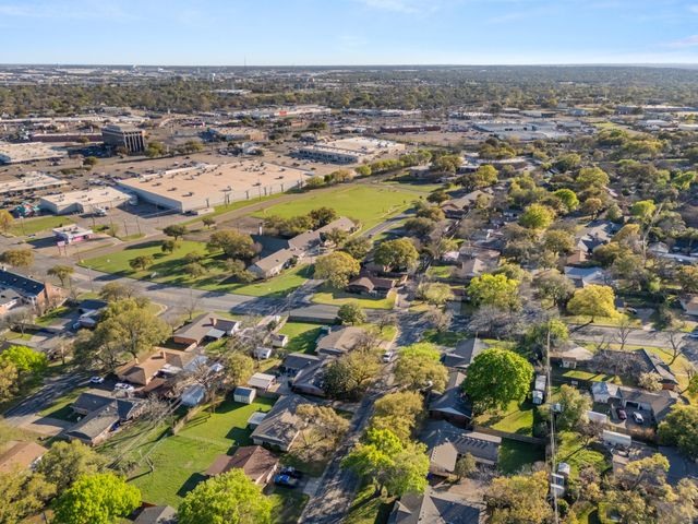 5137 Lake Placid Place, Waco, TX 76710