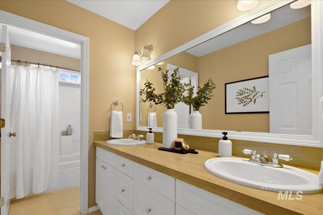 1075 N Purple Sage Way, Eagle, ID 83616