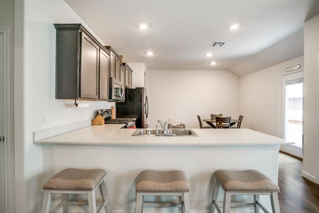 3916 Oak Creek Circle, Denison, TX 75020