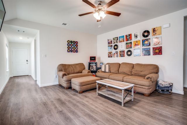 3916 Oak Creek Circle, Denison, TX 75020