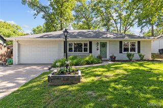 28 Villawood Lane, Webster Groves, MO 63119