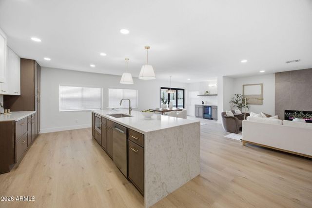 10618 N 27TH Street, Phoenix, AZ 85028