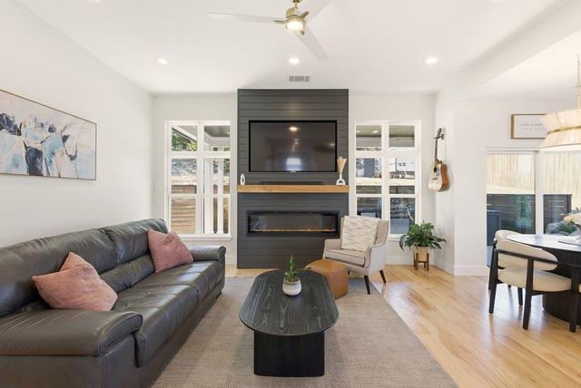 708 Newport DR, Spicewood, TX 78669