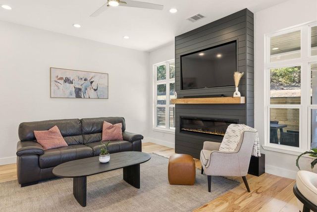 708 Newport DR, Spicewood, TX 78669