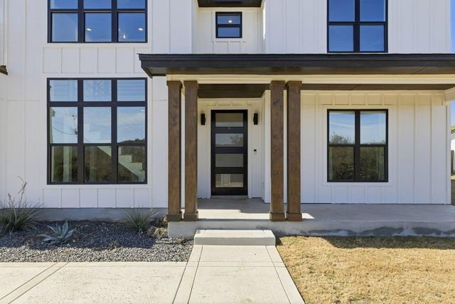 708 Newport DR, Spicewood, TX 78669