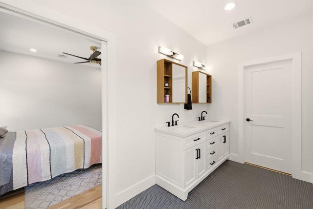 708 Newport DR, Spicewood, TX 78669