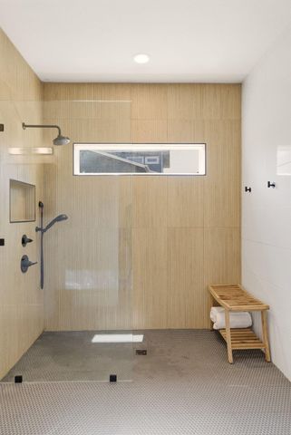 708 Newport DR, Spicewood, TX 78669