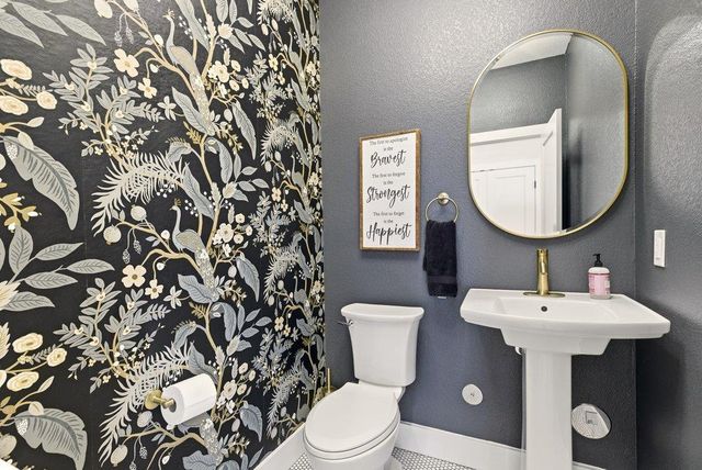 708 Newport DR, Spicewood, TX 78669