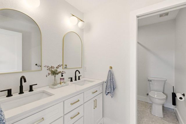 708 Newport DR, Spicewood, TX 78669