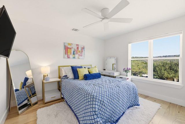 708 Newport DR, Spicewood, TX 78669